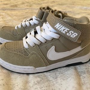 Toddler boys Nike high top sneakers